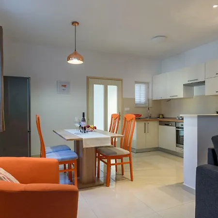 Apartamento Perusko Pula