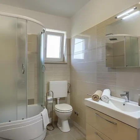 Perusko Apartamento Pula